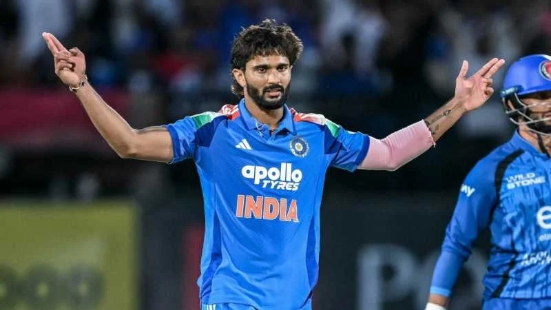 టీమిండియాకు షాక్.. గాయంతో నితీశ్ ఔట్.. యువ ఆటగాడికి అవకాశం