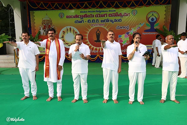 యోగాను నిత్యజీవితంలో భాగం చేసుకోండి.. టీటీడీ ఈవో పిలుపు