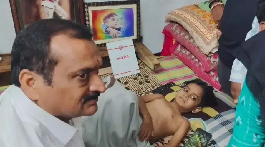  బండ్ల గణేష్ మానవత్వం.. నిరంజన్‌కు రూ.5 లక్షల సాయం