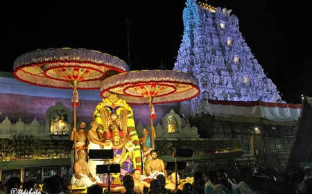 గరుత్మంతునిపై మలయప్పస్వామి.. పౌర్ణమి గరుడసేవ వైభవం