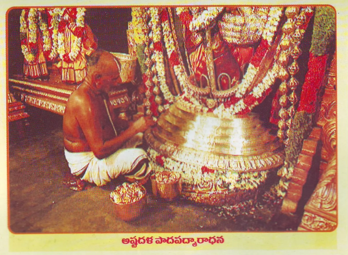 అష్టదళ పాద పద్మారాధన సేవ వెనుక ఓ ముస్లిం భక్తుడు.. 108 బంగారు తామరపూలతో శ్రీనివాసుడికి అపూర్వ కానుక