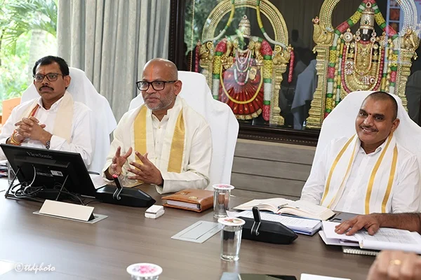 శ్రీవారి బ్రహ్మోత్సవాలకు మహా ఏర్పాట్లు.. సమీక్షలో టీటీడీ కీలక నిర్ణయాలు