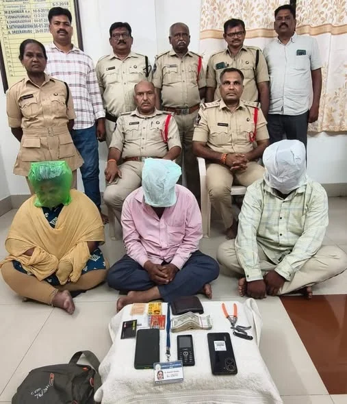 నకిలీ టీటీడీ ఐడీతో భక్తులను టార్గెట్ చేసిన అంతర్రాష్ట్ర ముఠా అరెస్ట్