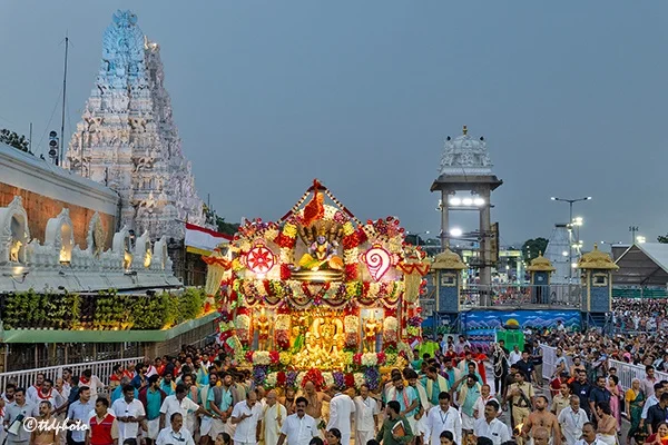 పుష్ప పల్లకీపై శ్రీ భూదేవి సమేత మలయప్పస్వామివారి వైభవం.. 