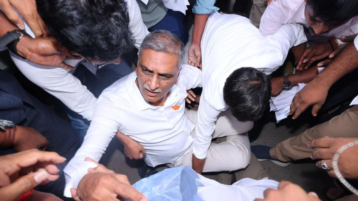 తెలంగాణ భవన్ వద్ద ఉద్రిక్తత.. లాఠీచార్జ్‌లో కిందపడిన హరీష్ రావు, బీఆర్ఎస్ నేతల అరెస్ట్