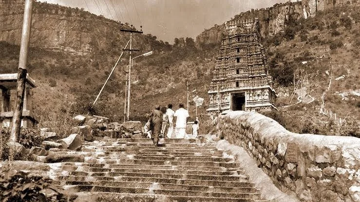 తిరుమల మెట్లు ఎవరు నిర్మించారు? భక్తుల కష్టాలు చూసి రాజులు తీసుకున్న చారిత్రక నిర్ణయం