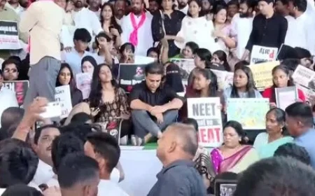 బర్త్‌డేకు బదులు నిరసన.. ఇందిరా పార్క్‌లో నల్లచొక్కా ధరించి    విద్యార్థులతో కలిసి పోరుబాటలో కేటీఆర్ 