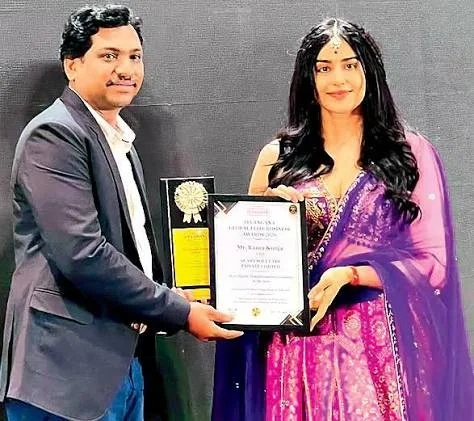 కారు డ్రైవర్ కొడుకు నుంచి ఐటీ సీఈవో వరకు.. భద్రాచలం యువకుడి సక్సెస్ స్టోరీ